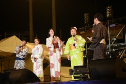 三吉彩花、華やかな浴衣姿で神宮外苑花火大会登場!ちびっ子ダンサーズとダンス生披露 画像