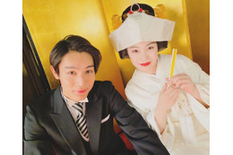 中川大志、広瀬すずは「心から尊敬する人」……『なつぞら』結婚式写真を公開！ 画像