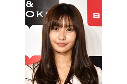 佐野ひなこ、ハワイで撮影された健康的な肉体美ショットをSNSに連投! 画像