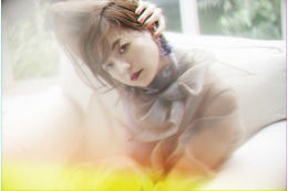 伊藤千晃、11月にソロ初アルバム『Be』!ジャケット写真が解禁に! 画像