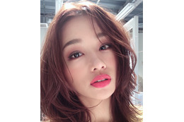 高橋メアリージュン、インスタにアップ写真公開!その視線にやられるファン続出! 画像