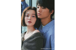 伊藤健太郎、玉城ティナが『anan』で密着胸キュンショット 画像
