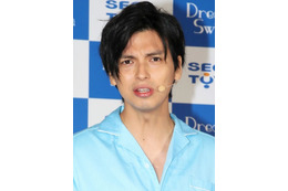 アレク、水着美女に大暴走! 妻・川崎希はガッカリ「全然治ってなかった」 画像