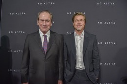 ブラピ、.映画『アド・アストラ』で初共演のトミー・リー・ジョーンズを「完璧な役者」と絶賛