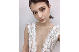 マギー、胸元あらわな全身レースの衣装でファン魅了! 画像