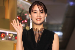 山本美月、セクシーな黒ドレスでイルミネーション点灯式に登場…一緒に訪れたい人も告白 画像