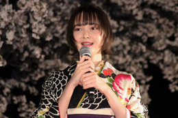 玉城ティナ、イルミネーション点灯式初参加に「芸能人みたい!」と大喜び 画像
