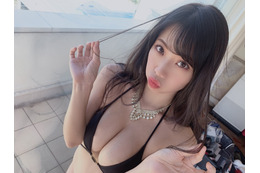 鈴木ふみ奈、黒ビキニで大人の色気！早朝投稿でファンに活力注入！ 画像