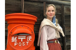 ナタリー・エモンズ、絶景の瀬戸・鞆の浦へ!「いい日旅立ち」熱唱する場面も 画像