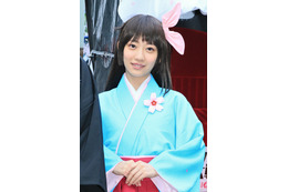 関根優那、『新サクラ大戦』の舞台衣装で“ラッピング人力車”を初体験! 画像