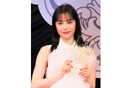 広瀬すず、2019年“最も美しい顔”に選出！「光栄な賞を取れました」 画像