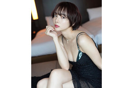 岡田紗佳、大胆カット満載の写真集が明日発売！SNSにアザーカット公開中 画像