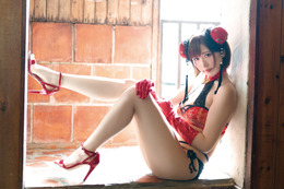 人気コスプレイヤー・すみれおじさん、初DVDで破壊力抜群のスタイル見せつける! 画像