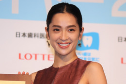 中村アン&里田まいの写真にマー君登場し「いいね」続々! 画像