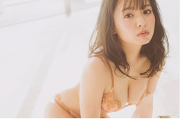 山田菜々が大人の色気見せる！下着カットも収録のカレンダー発売決定