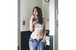 Niki、インスタで抜群のくびれ披露!「美しすぎる」と反響 画像