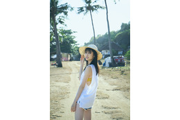 芸能活動再開の高橋ひかる、1st写真集発売決定!高3女子の“ありのまま”を収録 画像