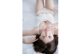乃木坂46・山下美月、憧れのパリで初のランジェリー撮影にも挑戦!1st写真集が本日発売! 画像