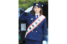 山谷花純が一日消防署長に就任！“寅さん”とともに柴又で消火訓練！