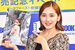 都丸紗也華、最新写真集は胸ではなくお尻に注目!「初めてTバックに挑戦」 画像