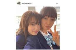 飯豊まりえと大友花恋の制服2ショットに「可愛すぎる」の声! 画像