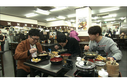 今田耕司&陣内孝則が北九州でグルメツアー!話題の「資さんうどん」味わう 画像