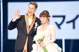 【TGC 2020】JOY・わたなべ麻衣夫妻がウエディング姿で登場!ステージトークでのろけまくり 画像