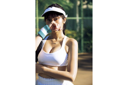 佐野ひなこの2年ぶりの写真集が発売決定!原点回帰し王道グラビア披露! 画像