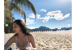 大石絵理、リゾート地での白ビキニショット公開! 画像