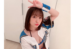 中崎絵梨奈がプロ野球ガールズに！ビキニ×ユニフォームのセクシーショット公開！ 画像