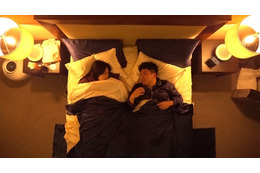林家たま平、わちみなみとベッドで手つなぎ!抱き合う姿も反響 画像