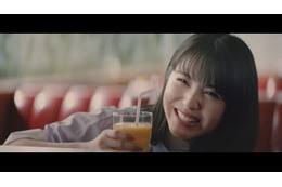 有村架純と浜辺美波の共演CMシリーズ第6弾!カフェでのハプニングに思わず…… 画像