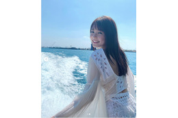 久間田琳加の写真集オフショットにファン「背中きれい!」「後ろ姿まで美しい」 画像