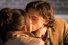 ティモシーの“ツンデレ”で熱いキスシーンが公開!ニューヨークが舞台のロマンティック・コメディ 画像