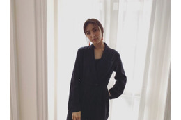 石川恋、モードな私服姿を公開!ファン「カッコいい」と絶賛 画像