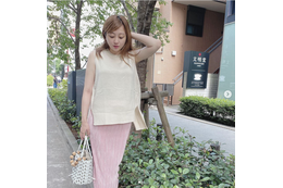 菊地亜美、ニットベストのマタニティコーデに「妊婦さんに思えない!」と反響 画像