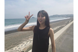 石川恋、27歳ポーズをブログに公開!ファン「可愛い」「海が似合う」と歓喜 画像