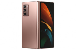 6.2インチ画面搭載の「Galaxy Z Fold2」は、折りたたみスマホの敷居を下げるか? 画像