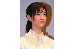 菜々緒、イメージガラリのパーマヘア姿に「最強」の声! 画像