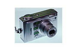 富士写、ISO1,600の超高感度デジカメ「FinePix F10」 有効630万画素&約500枚の電池寿命 画像