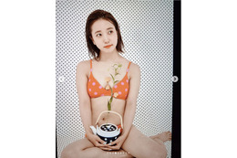 橘ひと美、初々しい水着ショットが好評!「すごく良い!」「好きになっちゃう」 画像