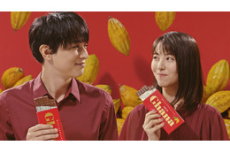 吉沢亮&浜辺美波、CM初共演!距離の近さに「照れますよ、この距離で見ちゃうと」 画像