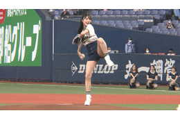 NMB48・横野すみれ、人生初始球式は75点!ショートパンツで綺麗なモーション披露 画像