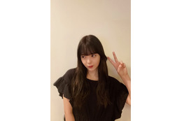 藤田ニコル、イメチェンで“黒髪にこるん”に! 画像