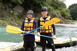 『小泉孝太郎&ムロツヨシ 自由気ままに2人旅』巨大魚釣りやラフティングに挑戦! 画像