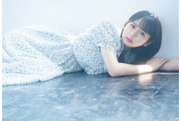 日向坂46・上村ひなの、“直球”正統派グラビアで新しい一面を披露! 画像