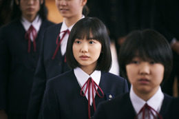 芦田愛菜が岡田将生演じる新任教師に一目ぼれ!映画『星の子』本編シーン公開 画像