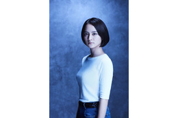岡田結実、サスペンスで新境地!シリアスな役どころ伝わるビジュアル公開 画像