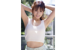 深田恭子、1年半ぶりの撮り下ろしグラビア!タンクトップで抜群のスタイル披露! 画像