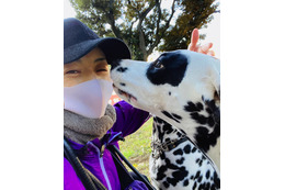 高岡早紀、愛犬とのお散歩2ショット公開 画像